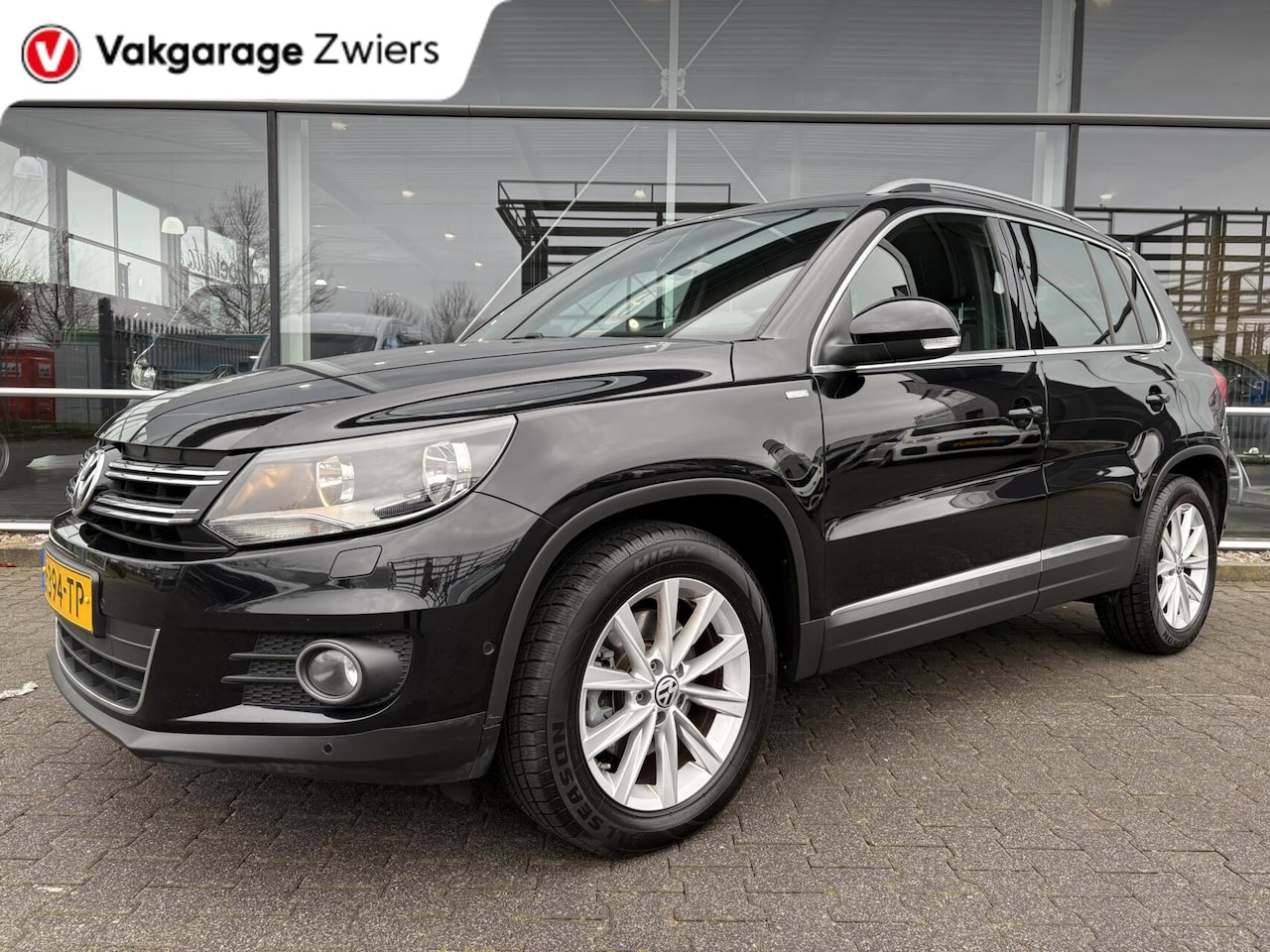 Volkswagen Tiguan - 1.4 TSI Sport&Style Camera/Stoel verwarm./Carplay/Trekhaak. - AutoWereld.nl