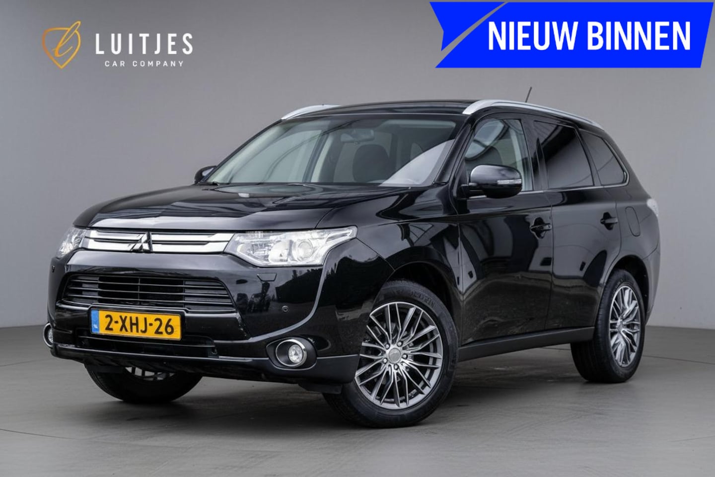 Mitsubishi Outlander - 2.0 Instyle 7-pers|Schuifdak|Leder|Trekhaak|Elek.a-klep|Camera|Rockford-Fosgate|2e-eig. - AutoWereld.nl