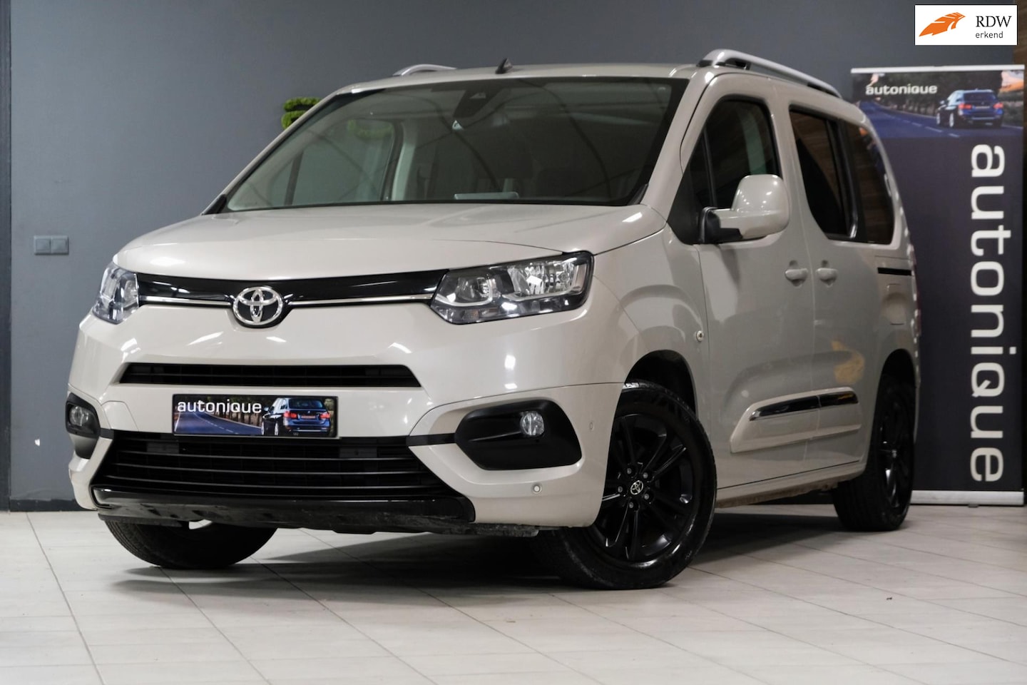 Toyota ProAce City Verso - 1.2 Turbo *PANORAMADAK* 5 Persoons |Distributie Vernieuwd| Navi/Camera 72dkm - AutoWereld.nl