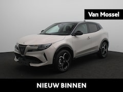 Alfa Romeo Junior - 1.2 Turbo Ibrida Ti | Navigatie | Camera | Matrix | Keyless Entry