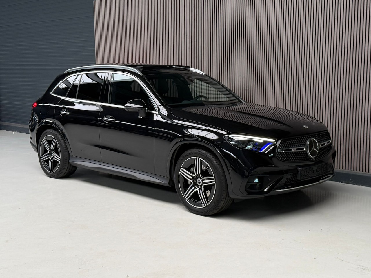 Mercedes-Benz GLC-klasse - 300e 4MATIC AMG Line VOL Burmester | Luchtvering | Memory - AutoWereld.nl