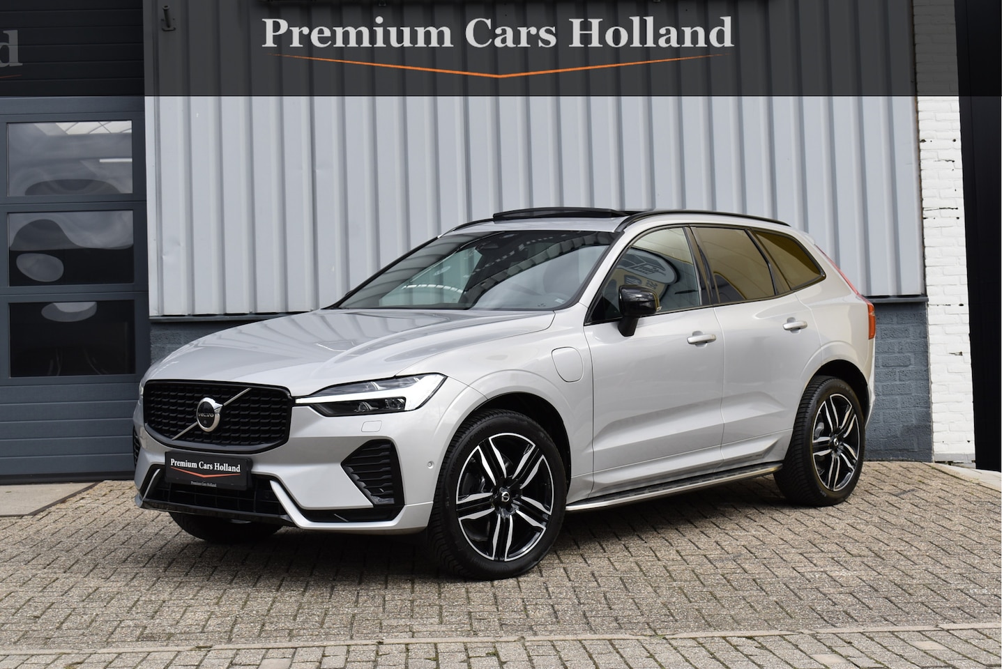 Volvo XC60 - 2.0 T6 Plug-in hybrid AWD R-Design 350 Pk SOH 93% Pano Trekhaak H/K Memory 360 Camera HUD - AutoWereld.nl