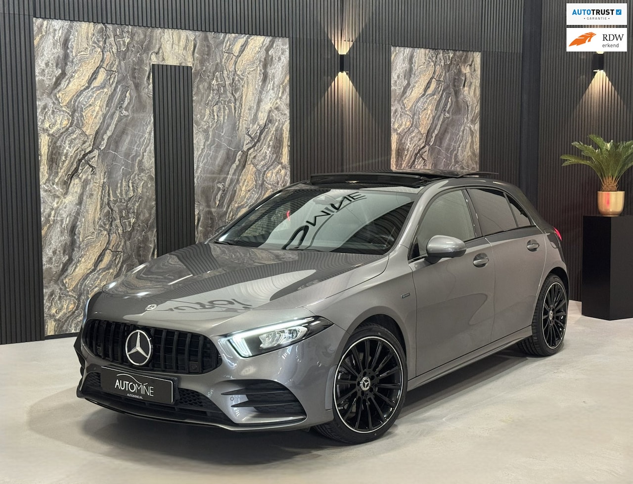 Mercedes-Benz A-klasse - 250e AMG Launch Ed|PANO|SFEER|360cam|BLINDSPOT|BOMVOL - AutoWereld.nl