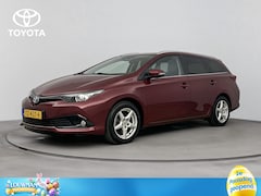 Toyota Auris Touring Sports - 1.8 Hybrid Dynamic Ultimate | Navigatie | Parkeercamera | Stoelverwarming | Parkeersensore