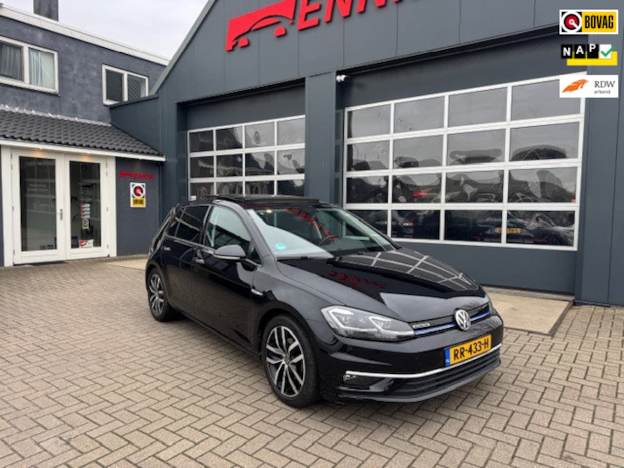 Volkswagen Golf - 1.5 TSI Highline / Pano / ACC / Massage / Camera / Trekhaak / NL Auto met NAP . - AutoWereld.nl