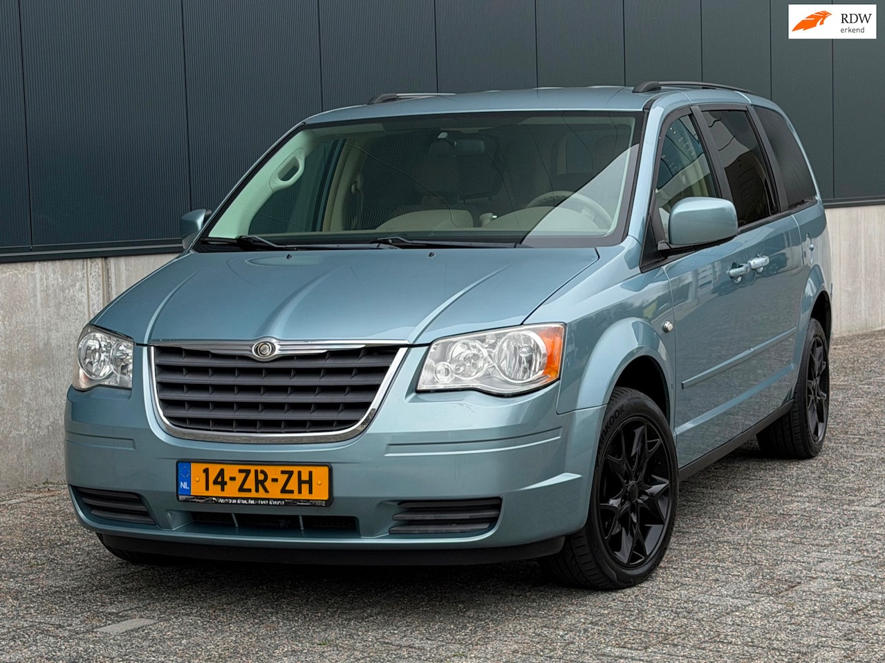 Chrysler Town and Country - 3.3 V6 8-PERSOONS | AUTOMAAT LEDER/CRUISE/AIRCO | NETTE AUTO - AutoWereld.nl