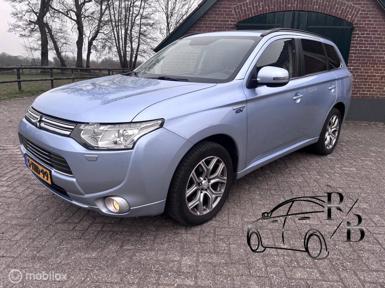 Mitsubishi Outlander - 2.0 PHEV Instyle+ AUTOMAAT OPENDAK LEER - AutoWereld.nl