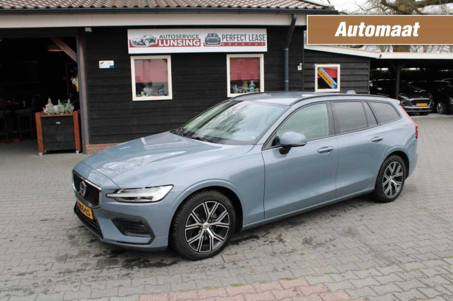 Volvo V60 - 2.0 B3 ESSENTIAL - Trekhaak dealer onderhouden - AutoWereld.nl