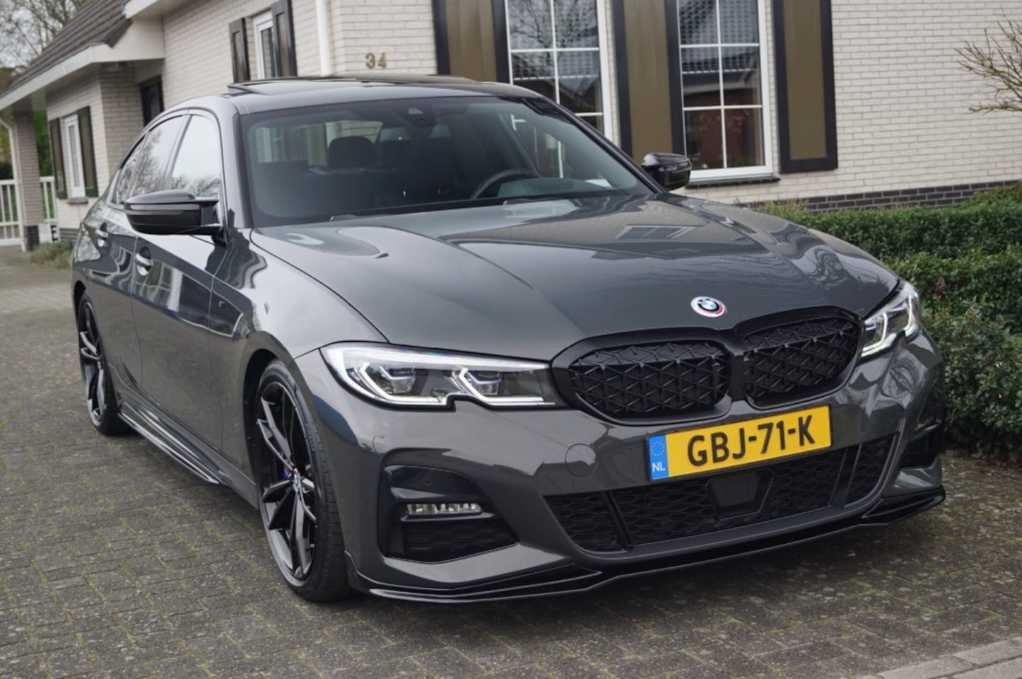BMW 3-serie - 330e (292pk) M340I Look Laser/HUD/HenK/Pano/Carbon - AutoWereld.nl