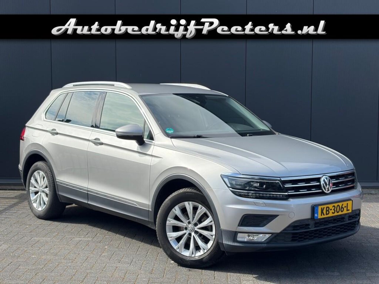 Volkswagen Tiguan - 1.4 TSI DSG Connected 1e eigenaar Navi LED Cruise e.trekhaak NL-auto - AutoWereld.nl
