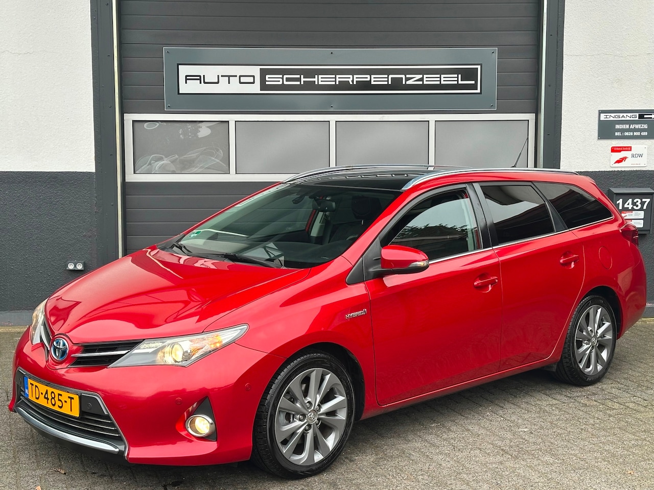 Toyota Auris Touring Sports - 1.8 Hybrid Executive | CAMERA | LEER | PANO | CC - AutoWereld.nl