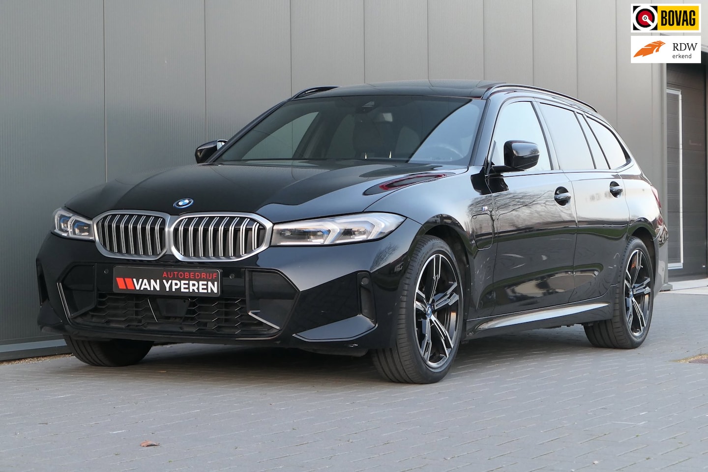 BMW 3-serie Touring - 330e M Sport Pano Leder Memory Keyless Camera - AutoWereld.nl