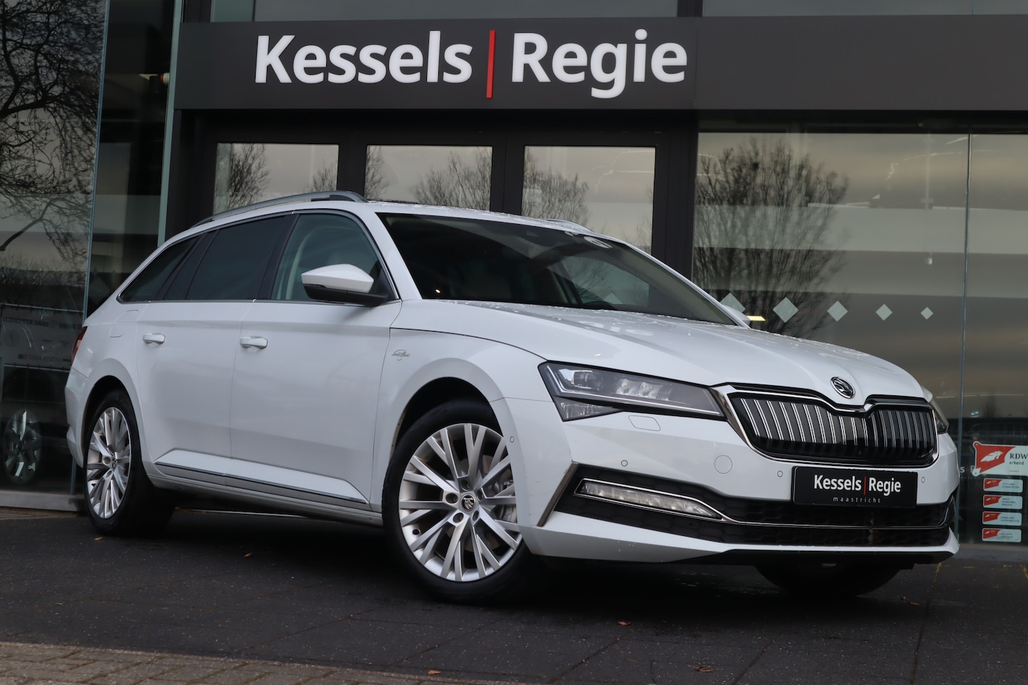 Skoda Superb Combi - 1.4 TSI iV Laurin & Klement Pano Memory 360 Canton Stoelkoeling Trekhaak ACC Bliss Matrix - AutoWereld.nl
