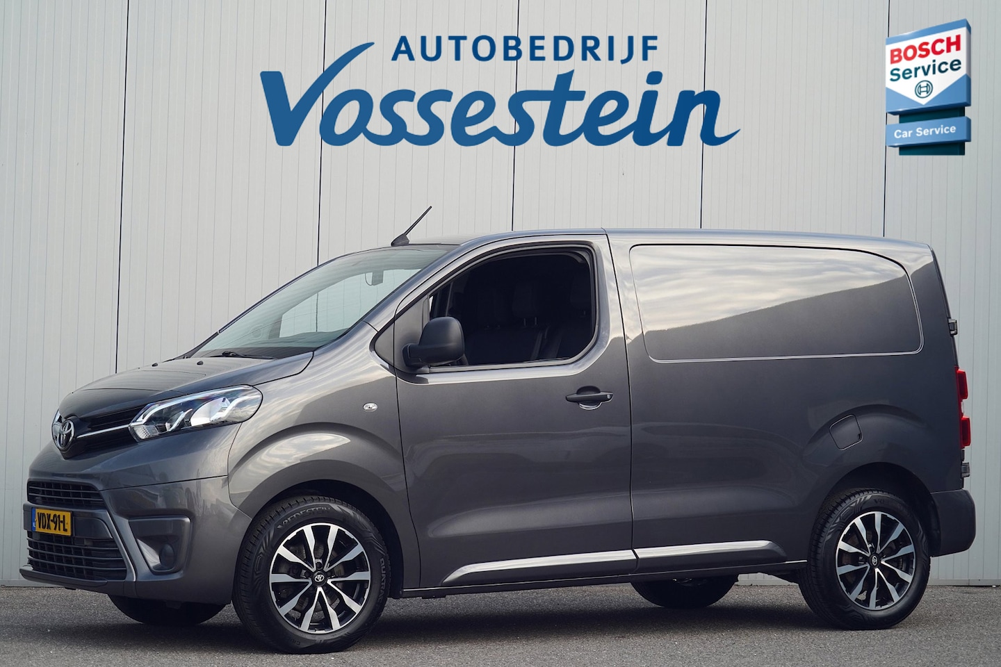 Toyota ProAce Compact - 2.0 D-4D Cool Comfort / 1e Eigenaar / 102dkm NAP / Trekhaak / Camera / Airco / 3 Zitp. / E - AutoWereld.nl