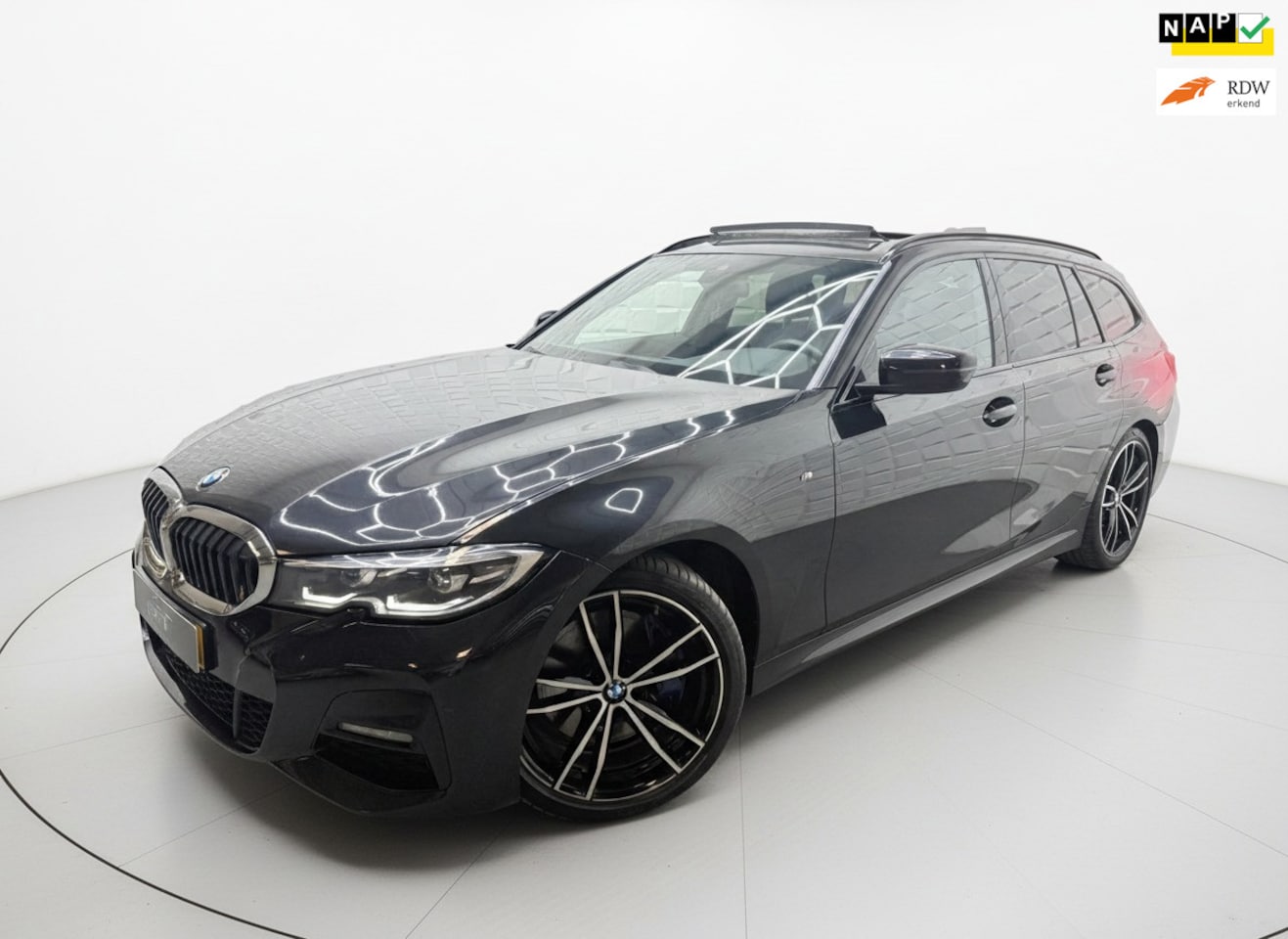 BMW 3-serie Touring - 318i High Executive Edition M SPORT PANO - AutoWereld.nl