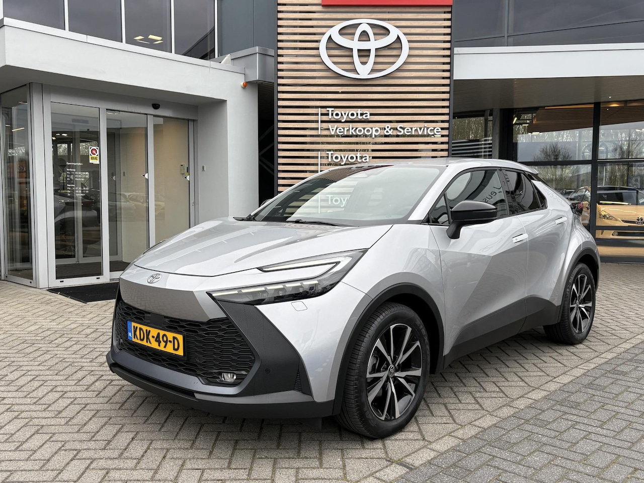 Toyota C-HR - 1.8 HYBRID FIRST-EDITION STOEL/STUURVERW PARK-SENSOREN ELEK-ACHTERKLEP BLIND-SPOT AD-CRUIS - AutoWereld.nl