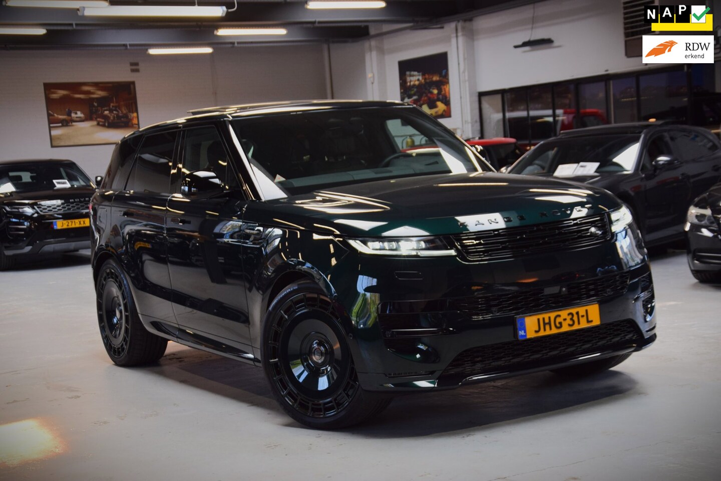 Land Rover Range Rover Sport - 3.0 P460e Dynamic HSE PHEV 1e Eig.|Massage|24"URBAN|Britisch Racing Green - AutoWereld.nl