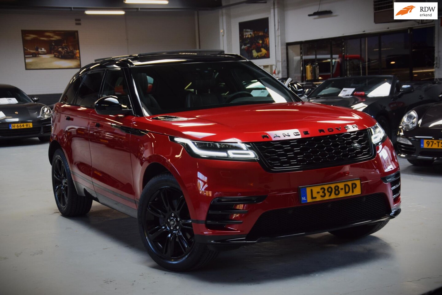 Land Rover Range Rover Velar - 2.0 I4 Turbo AWD R-Dynamic SE Panoramadak|Lane-Assist|65800km!!|Leder|Firenze - AutoWereld.nl