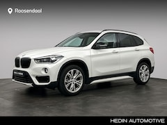 BMW X1 - sDrive18i High Executive | Head up | Trekhaak | Panoramadak | Sportstoelen |