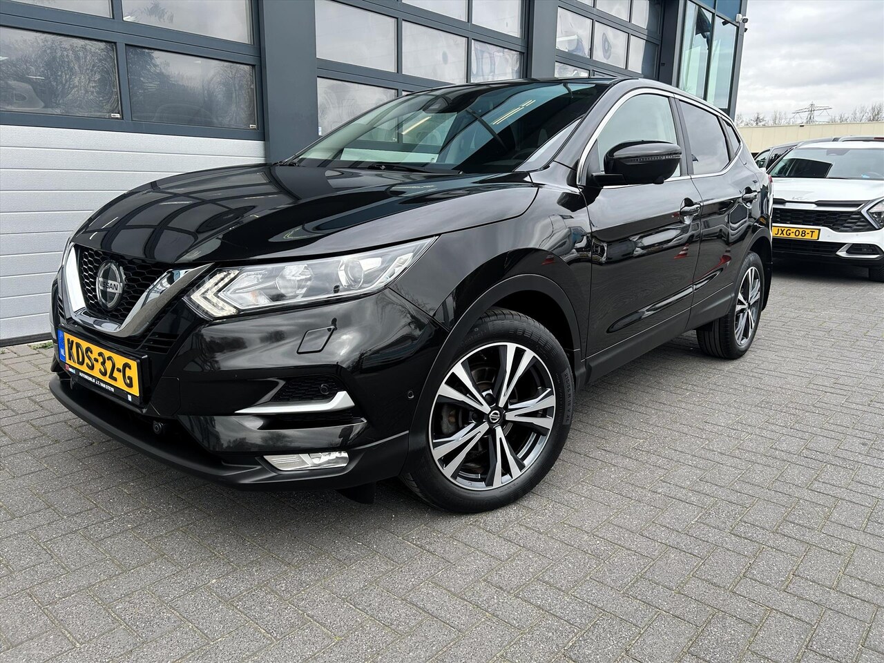 Nissan Qashqai - 1.3 DIG-T 160pk Aut. Carplay, Trekhaak, Camera - AutoWereld.nl