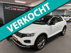 Volkswagen T-Roc - 1.5 TSI Sport Business R met Panoramadak, Navigatie, Parkeersensoren voor en achter, Stoel