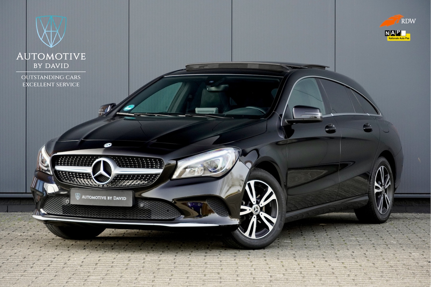 Mercedes-Benz CLA-klasse Shooting Brake - 180 122 pk PRESTIGE AUTOMAAT / TREKHAAK / PANORAMADAK / BTW-AUTO / APPLE CARPLAY / ACHTERU - AutoWereld.nl