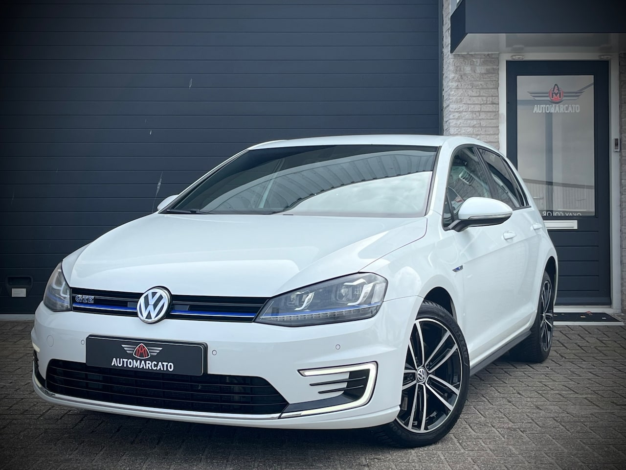 Volkswagen Golf - 1.4 TSI GTE Connected Series | Aut. | Navi | Cruise | Led | Dealer | Privacy | 17 Inch Spo - AutoWereld.nl