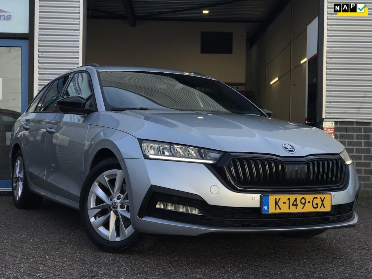 Skoda Octavia Combi - 1.0 e-TSI Sport Business|Matrix Led|Navi|Carplay|DAB+ - AutoWereld.nl