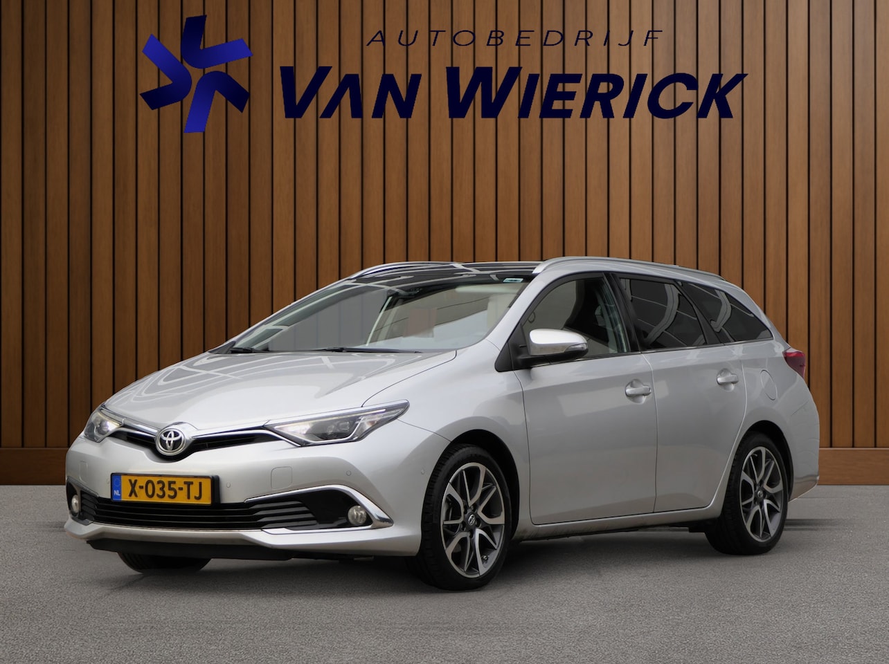 Toyota Auris Touring Sports - 1.2T Dynamic | Pano | Velours | Camera | Stoelverwarming | LED - AutoWereld.nl