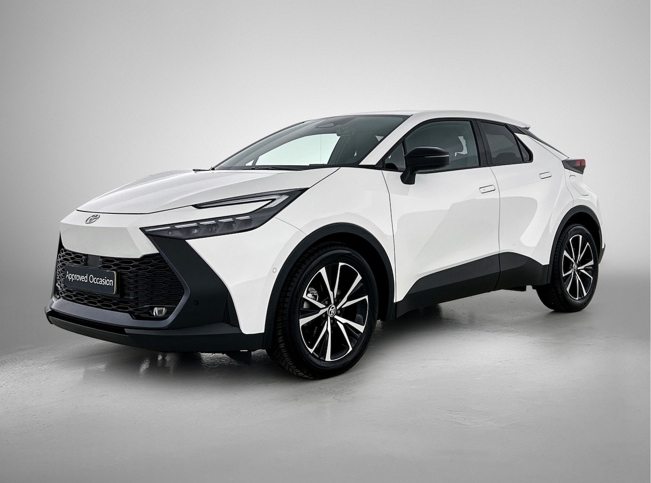 Toyota C-HR - 1.8 Hybrid 140 First Edition | NL dealeronderhouden | PDC | El achterklep | BSM | Toyota-p - AutoWereld.nl