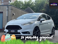 Ford Fiesta - 1.6 ST2/220PK/CAMERA/KEYLESS/LMV/STLVW/NAVI/NETTE STAAT