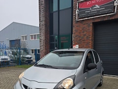 Toyota Aygo - Nwe apk en remschijven en blokken.airco
