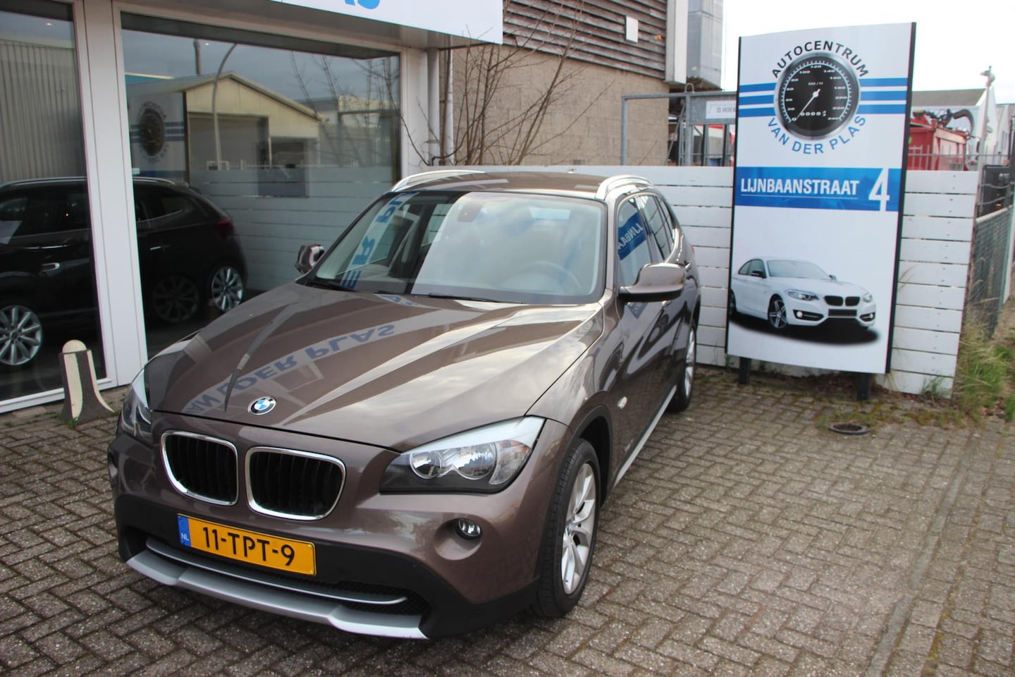 BMW X1 - sDrive18i Executive AUTOMAAT NAVI SPORTSTOELEN - AutoWereld.nl