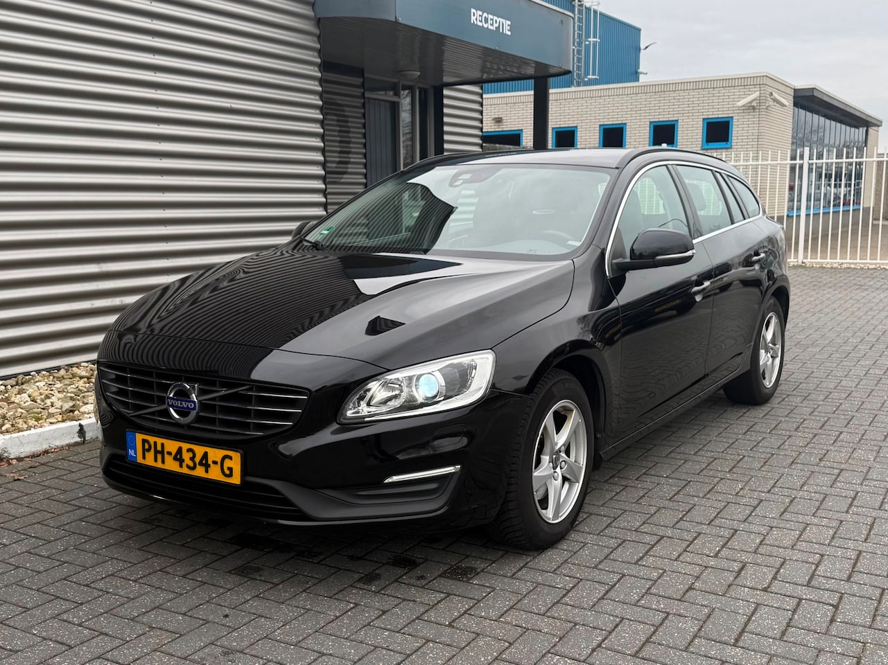 Volvo V60 - 2.0 D2 Nordic+ | EX BPM. - AutoWereld.nl