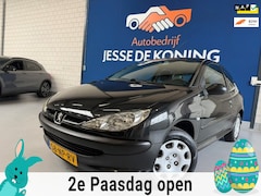 Peugeot 206 - 1.4 XR / bj.2004 / kleur: zwart / 1e eigenaar / NAP met 138979 km.en APK tot 03/2027 / stu