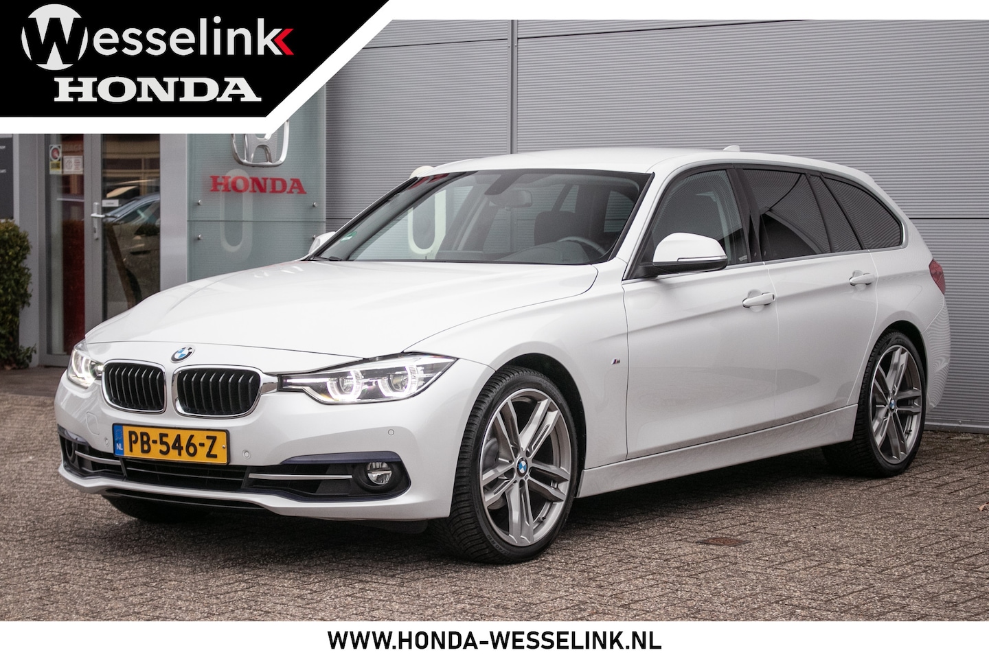 BMW 3-serie Touring - 320i Corporate Lease High Executive automaat - Leder | Trekhaak wegkl. | Navi - AutoWereld.nl