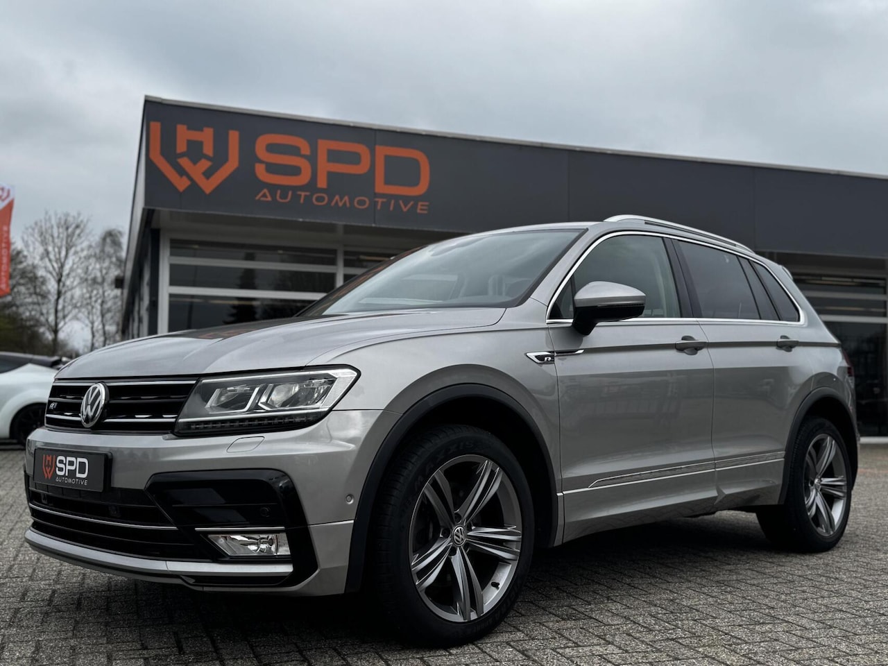 Volkswagen Tiguan - 2.0TSI 4Motion Highline|R-line|LED|PDC|ACC - AutoWereld.nl