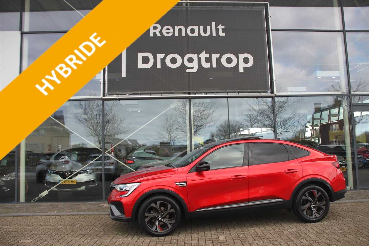 Renault Arkana - 145PK-RS LINE-HYBRID-83DKM-GLASDAK-360CAM-TREKH- - AutoWereld.nl