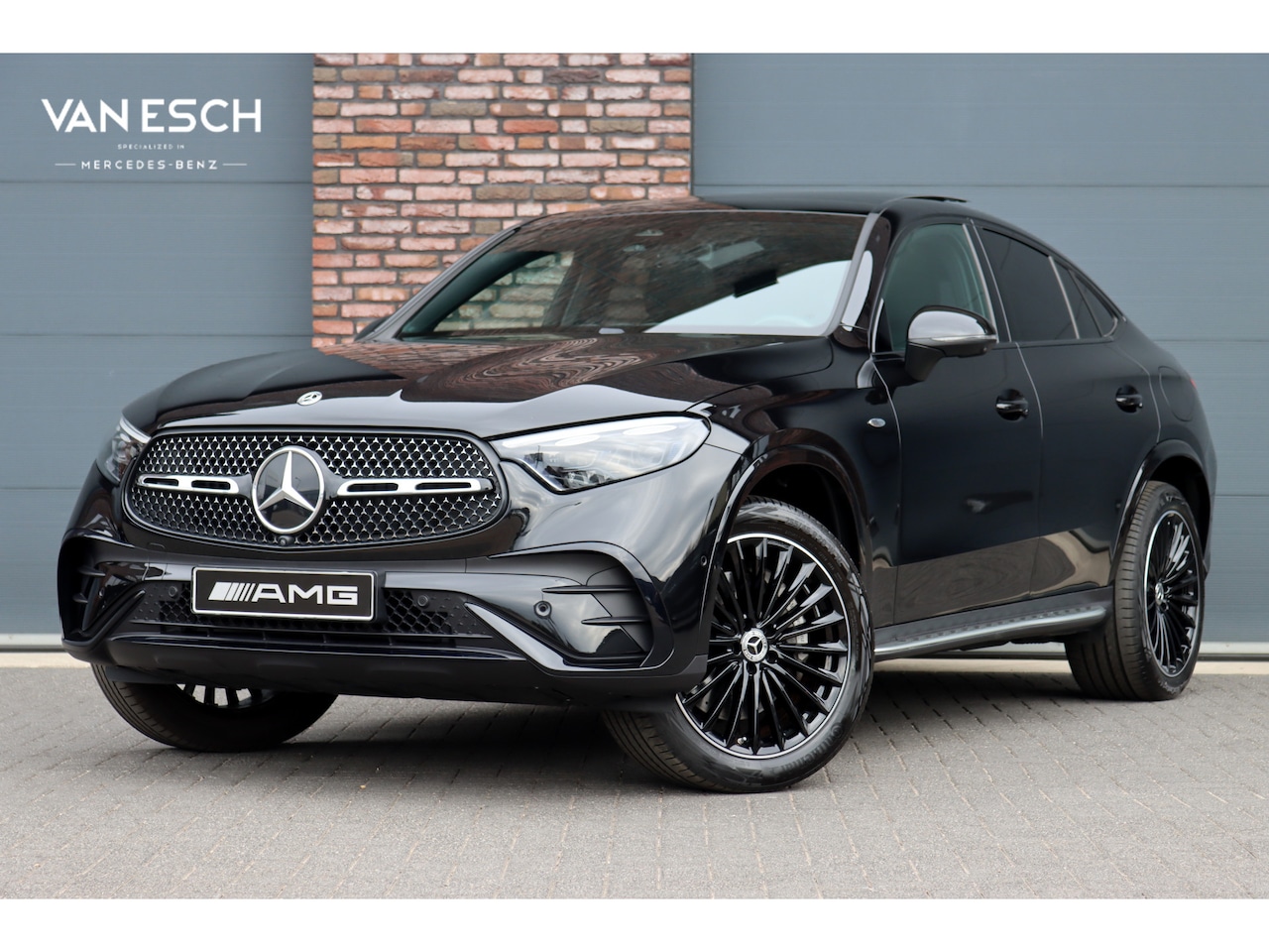 Mercedes-Benz GLC-klasse Coupé - 300e 4MATIC AMG Line | Distronic | Panoramadak | Trekhaak | Digital Light | Verwarmd Stuur - AutoWereld.nl