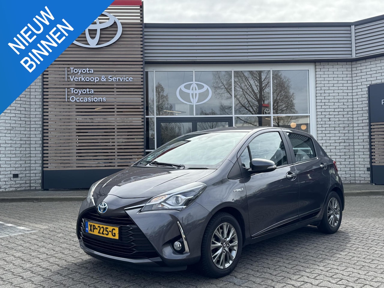 Toyota Yaris - 1.5 Hybrid Design CRUISE CLIMA NAVI LICHTMETALEN VELGEN - AutoWereld.nl