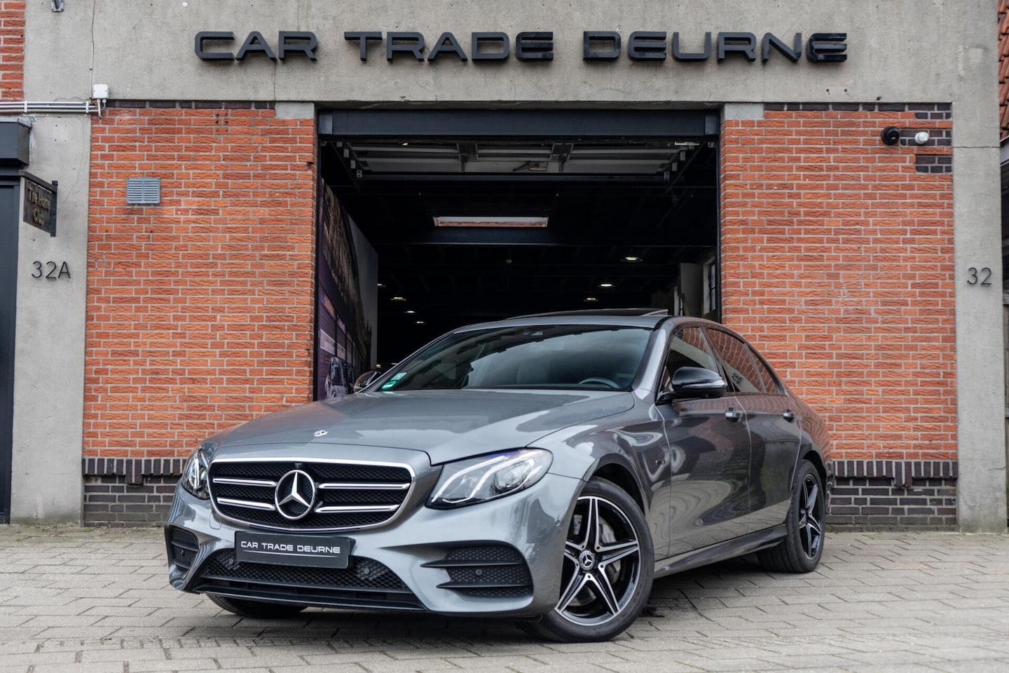 Mercedes-Benz E-klasse - 300 e AMG Pano / Burmester / 360 - AutoWereld.nl
