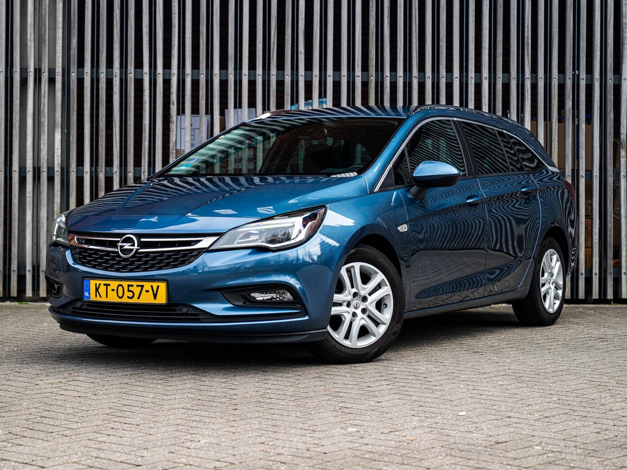 Opel Astra Sports Tourer - ST 1.0 105pk Business+ |NL-AUTO|Navi|Camera|DAB+|ClimateControl|CruiseControl|PDC|Carplay| - AutoWereld.nl