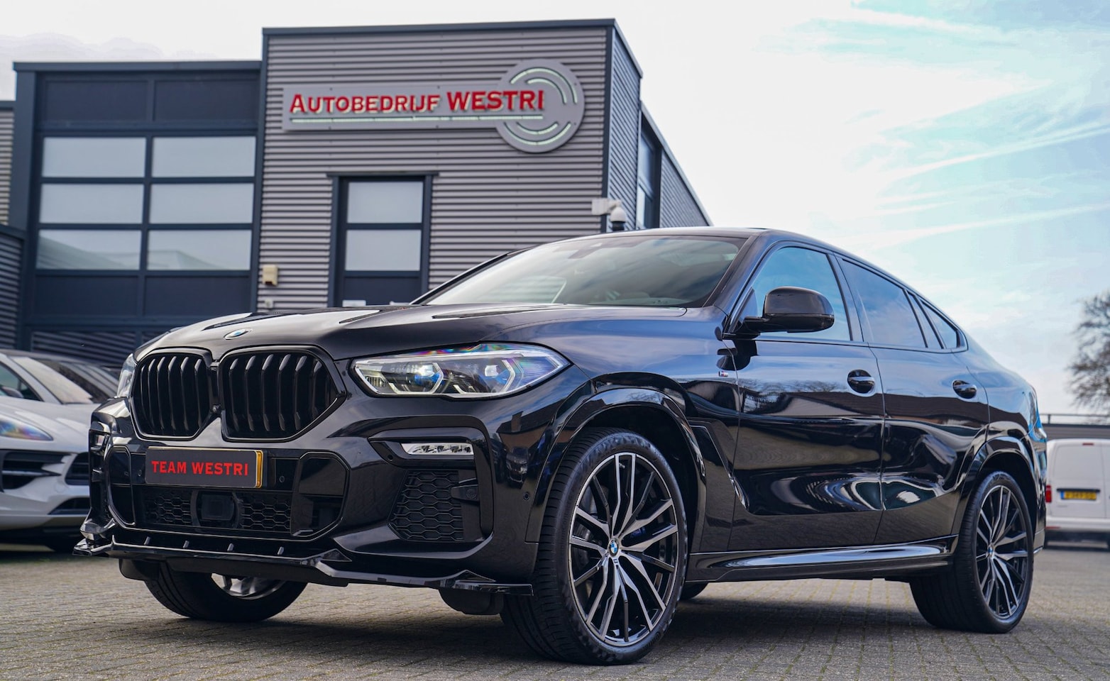 BMW X6 - M50i High Executive | Harman/Kardon | Head Up Display | 360 | Stuurwielverwarming | Stoelv - AutoWereld.nl