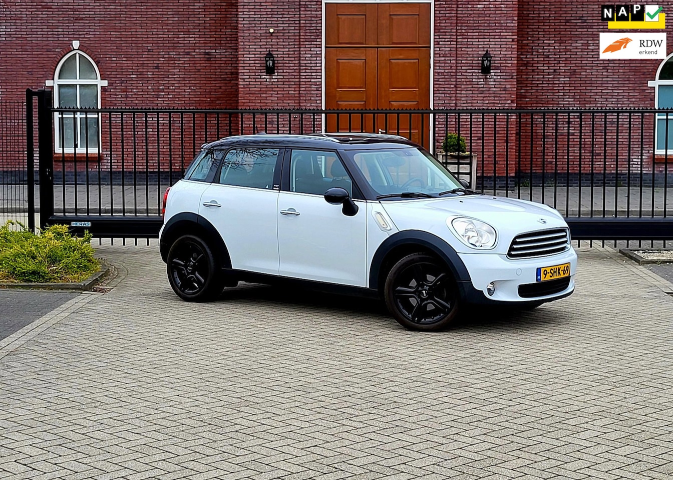 MINI Countryman - Mini 1.6 Cooper Chili / 1e Eigenaar / Nap / Navi / Pdc / Dealer onderhouden - AutoWereld.nl