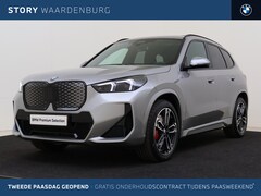 BMW iX1 - eDrive20 M Sport / Panoramadak / Trekhaak / Sportstoelen / M Adaptief onderstel / Comfort