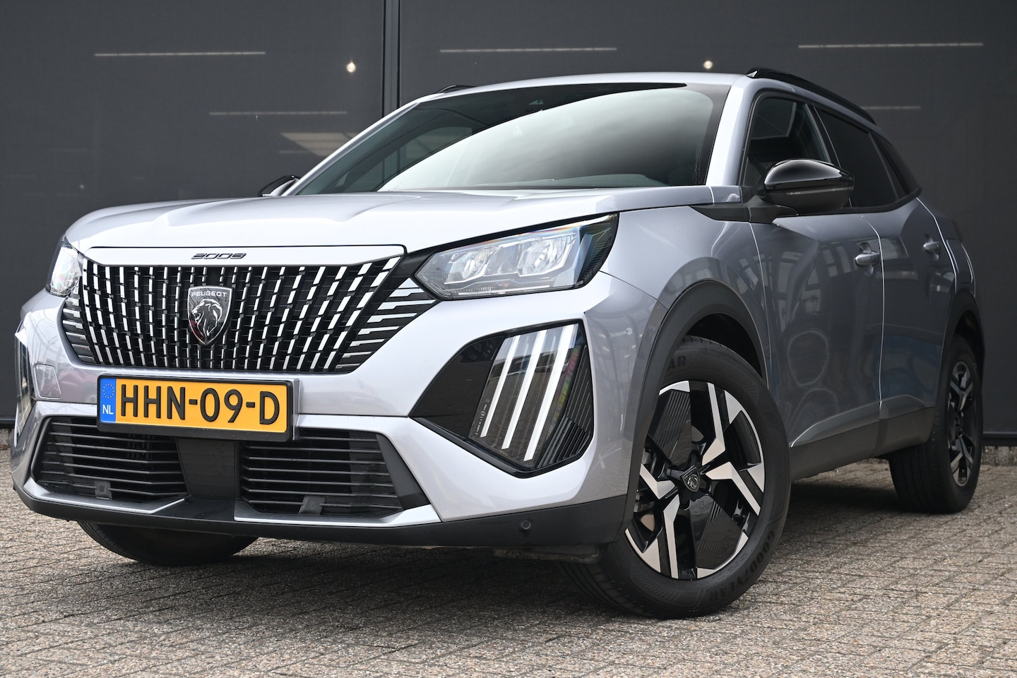 Peugeot 2008 - 1.2 Turbo 100 Allure | Navigatie | Climate Control | Full-LED | Parkeersensoren | Draadloo - AutoWereld.nl