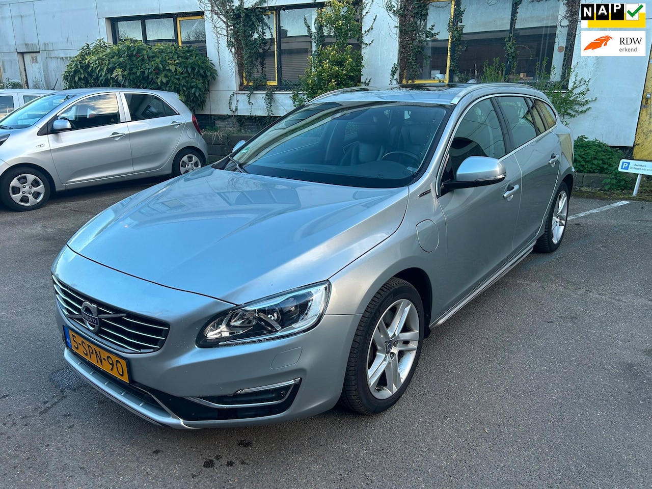 Volvo V60 - 2.4 D6 AWD Plug-In Hybrid Summum / Full options / Open dak - AutoWereld.nl