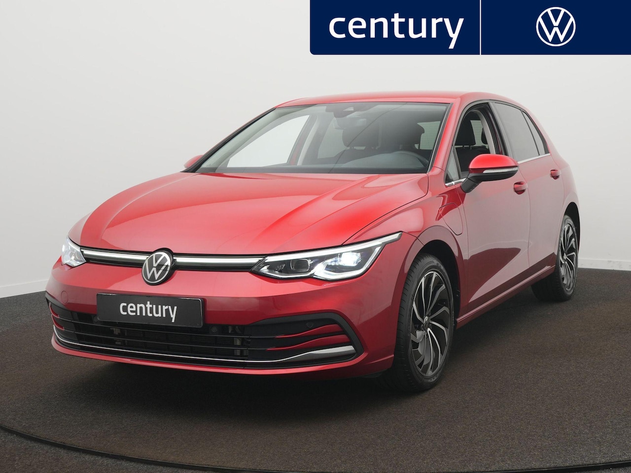 Volkswagen Golf - Style Automaat - Navigatie - Camera - Trekhaak - LED - Camera - Sfeerverlichting - Ergo-Ac - AutoWereld.nl