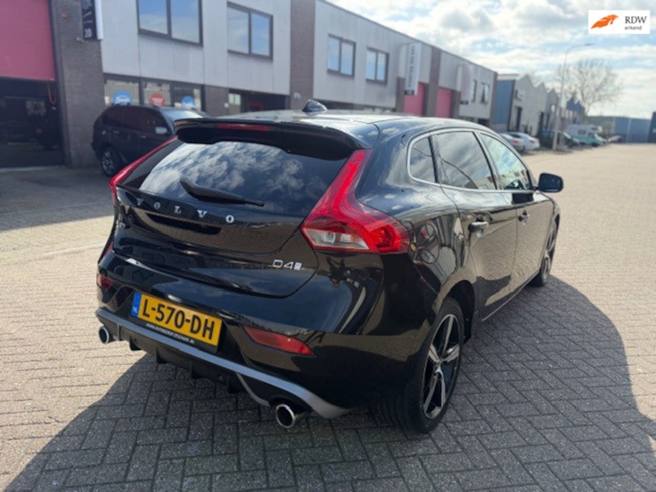 Volvo V40 - 2.0 D4 Inscription R-Edition - AutoWereld.nl