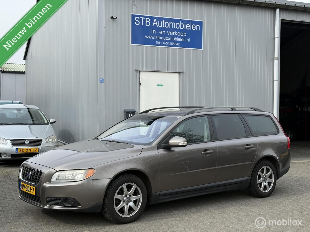 Volvo V70 - 2.0 Benzine, Navi, Trekhaak - AutoWereld.nl